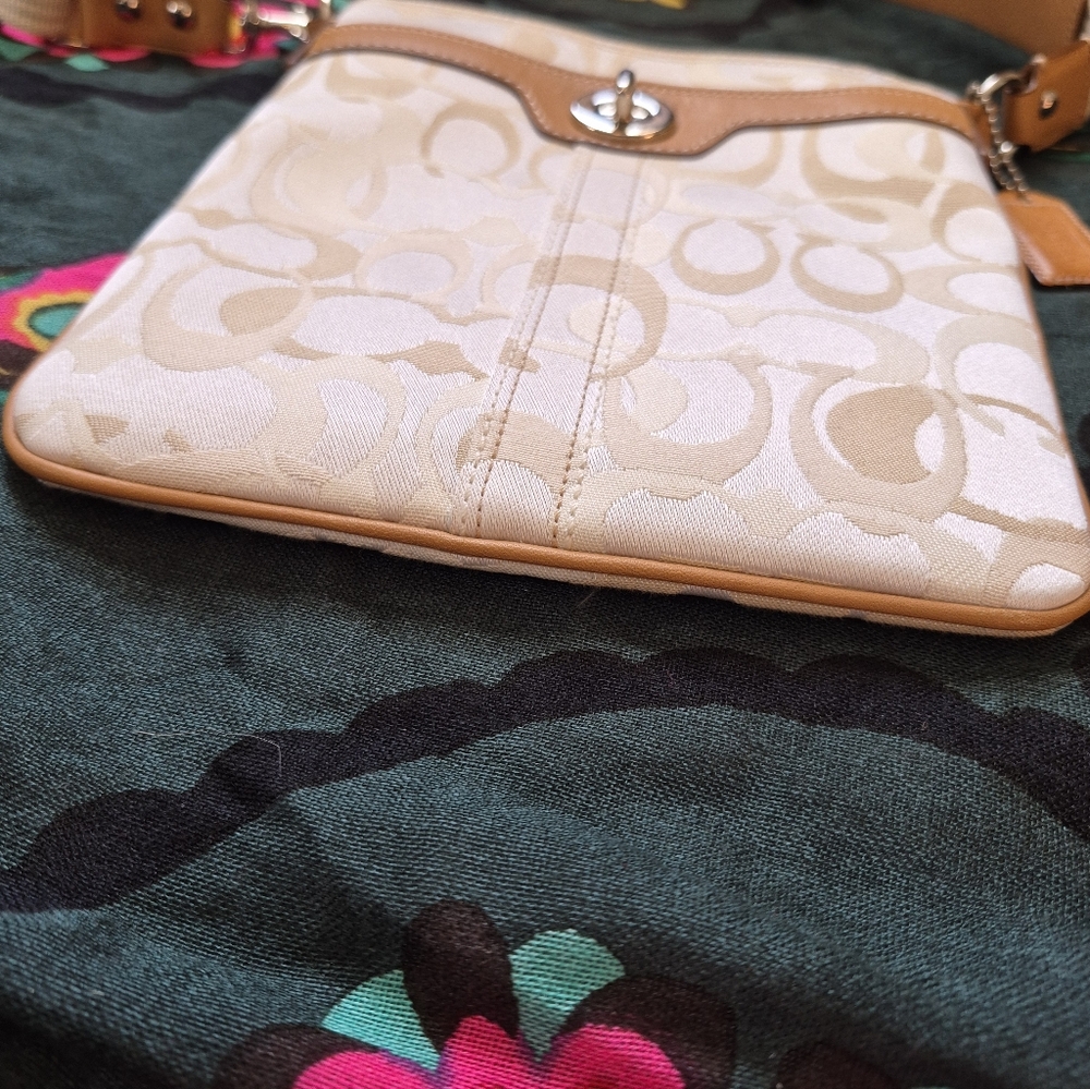 Coach Hampton Op. Art North/South Swinhpack Crossbody, Like New - Picture 2 of 12